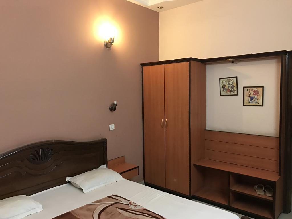 Hotel D R International Ambāla Exteriör bild